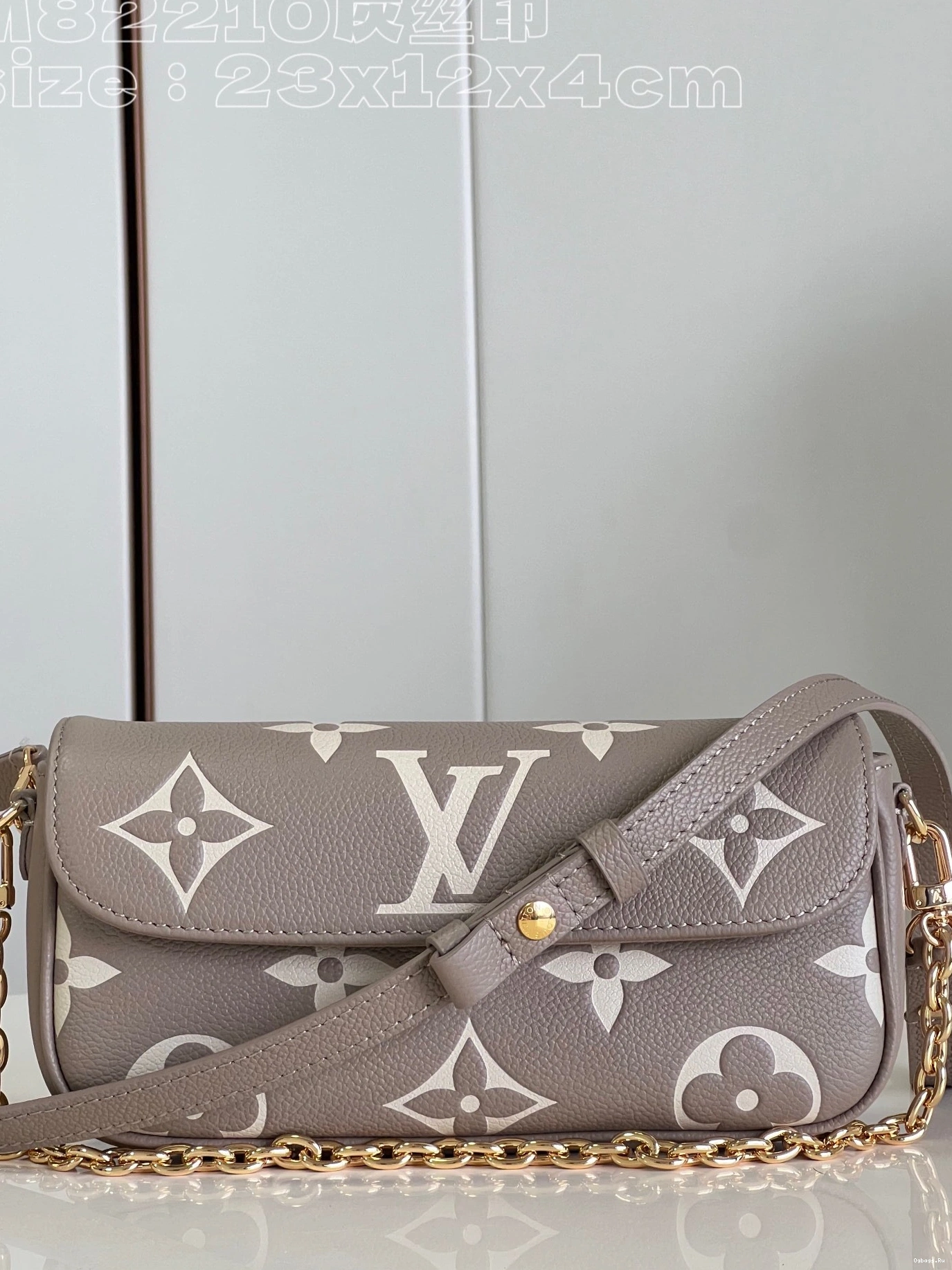 on Ivy-23.5*12*4.3cm LOUIS Chain Wallet VUITTON 0212